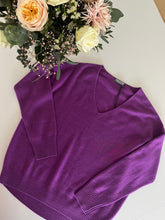 Lade das Bild in den Galerie-Viewer, V-Ausschnitt - Esisto