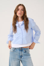 Lade das Bild in den Galerie-Viewer, Sunna short Bluse - My essential wardrobe