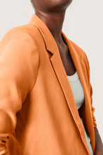 Lade das Bild in den Galerie-Viewer, Shirley Blazer Soaked in Luxury