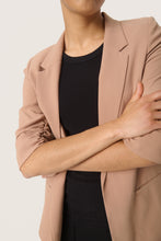 Lade das Bild in den Galerie-Viewer, Shirley Blazer Soaked in Luxury