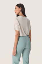 Lade das Bild in den Galerie-Viewer, T-Shirt Columbine - Soaked in Luxury