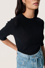 Lade das Bild in den Galerie-Viewer, Shirt Spina - Soaked in Luxury