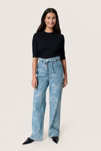 Lade das Bild in den Galerie-Viewer, Shirt Spina - Soaked in Luxury