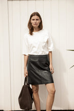 Lade das Bild in den Galerie-Viewer, Oversize-Shirt Jina - Soaked in Luxury