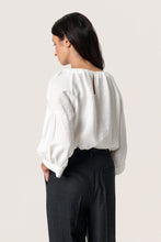 Lade das Bild in den Galerie-Viewer, Bluse Leodora - Soaked in Luxury