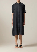 Lade das Bild in den Galerie-Viewer, Leinenkleid in Black - Maerz München