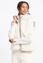 Lade das Bild in den Galerie-Viewer, FAKE DOWN VEST YETI-BABE - Frieda & Freddies