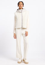 Lade das Bild in den Galerie-Viewer, FAKE DOWN VEST YETI-BABE - Frieda & Freddies