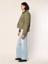 Lade das Bild in den Galerie-Viewer, Baumwolljacke mit Cordkragen - White Label