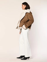 Lade das Bild in den Galerie-Viewer, Lammfellimitat Jacke - White Label