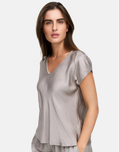 Lade das Bild in den Galerie-Viewer, Satinshirt - Wasabi ONESIZE