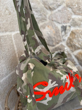 Lade das Bild in den Galerie-Viewer, Tasche Camouflage "Smile"