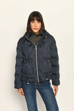 Lade das Bild in den Galerie-Viewer, Wattierte Winterjacke - White Label