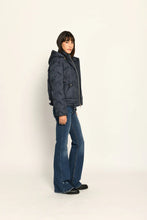 Lade das Bild in den Galerie-Viewer, Wattierte Winterjacke - White Label