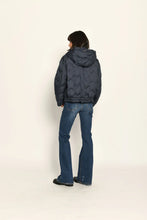 Lade das Bild in den Galerie-Viewer, Wattierte Winterjacke - White Label