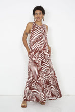 Lade das Bild in den Galerie-Viewer, Kleid Darling! big leaves nougat - Marivie