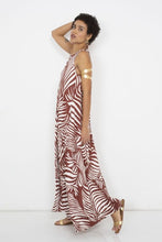 Lade das Bild in den Galerie-Viewer, Kleid Darling! big leaves nougat - Marivie