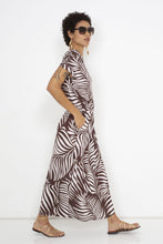 Lade das Bild in den Galerie-Viewer, Kleid So what! Big leaves choco - Marivie