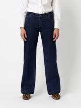 Lade das Bild in den Galerie-Viewer, Jeans Ella Flared - Toni