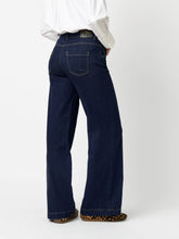 Lade das Bild in den Galerie-Viewer, Jeans Ella Flared - Toni