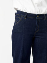 Lade das Bild in den Galerie-Viewer, Jeans Ella Flared - Toni