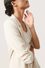 Lade das Bild in den Galerie-Viewer, Shirley Blazer Soaked in Luxury
