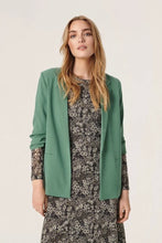 Lade das Bild in den Galerie-Viewer, Shirley Blazer Soaked in Luxury