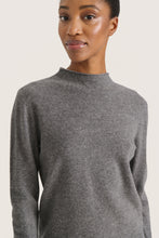Lade das Bild in den Galerie-Viewer, Pullover Molina Mockneck - Soaked in Luxury
