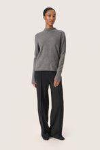 Lade das Bild in den Galerie-Viewer, Pullover Molina Mockneck - Soaked in Luxury
