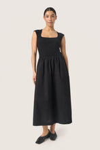 Lade das Bild in den Galerie-Viewer, Kleid Simon - Soaked in Luxury
