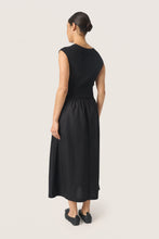 Lade das Bild in den Galerie-Viewer, Kleid Simon - Soaked in Luxury
