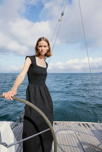 Lade das Bild in den Galerie-Viewer, Kleid Simon - Soaked in Luxury
