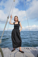 Lade das Bild in den Galerie-Viewer, Kleid Simon - Soaked in Luxury
