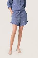 Lade das Bild in den Galerie-Viewer, Short Elly - Soaked in Luxury
