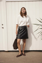 Lade das Bild in den Galerie-Viewer, Oversize-Shirt Jina - Soaked in Luxury
