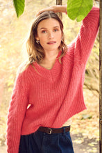 Lade das Bild in den Galerie-Viewer, V-Pullover Manda - Saint Tropez
