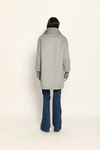 Lade das Bild in den Galerie-Viewer, Wollmantel - White Label
