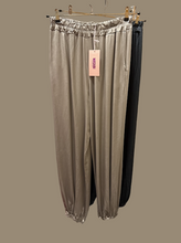 Lade das Bild in den Galerie-Viewer, Balloon Pants - Wasabi ONESIZE
