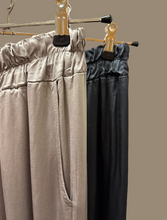 Lade das Bild in den Galerie-Viewer, Balloon Pants - Wasabi ONESIZE
